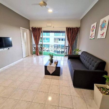 Perdana Serviced Apartment & Resorts Padang Mat Sirat Exteriör bild
