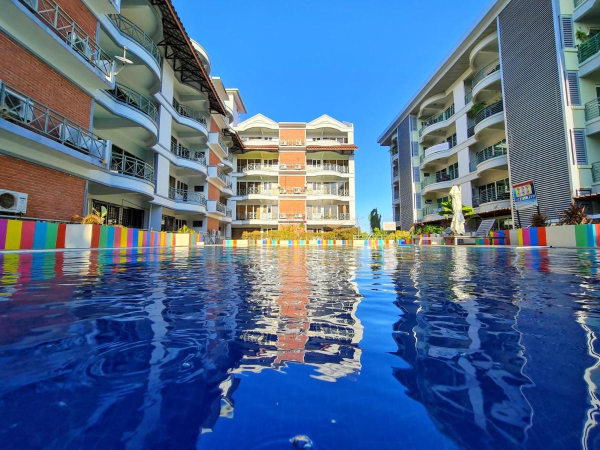 Perdana Serviced Apartment & Resorts Padang Mat Sirat Exteriör bild