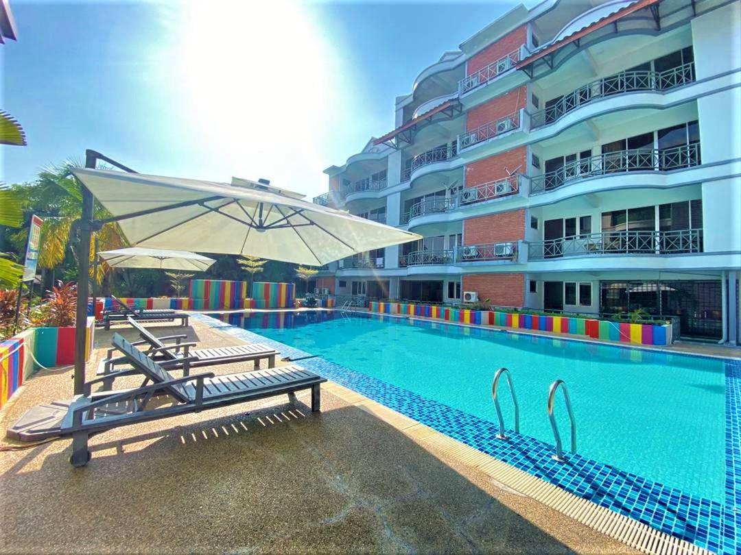 Perdana Serviced Apartment & Resorts Padang Mat Sirat Exteriör bild