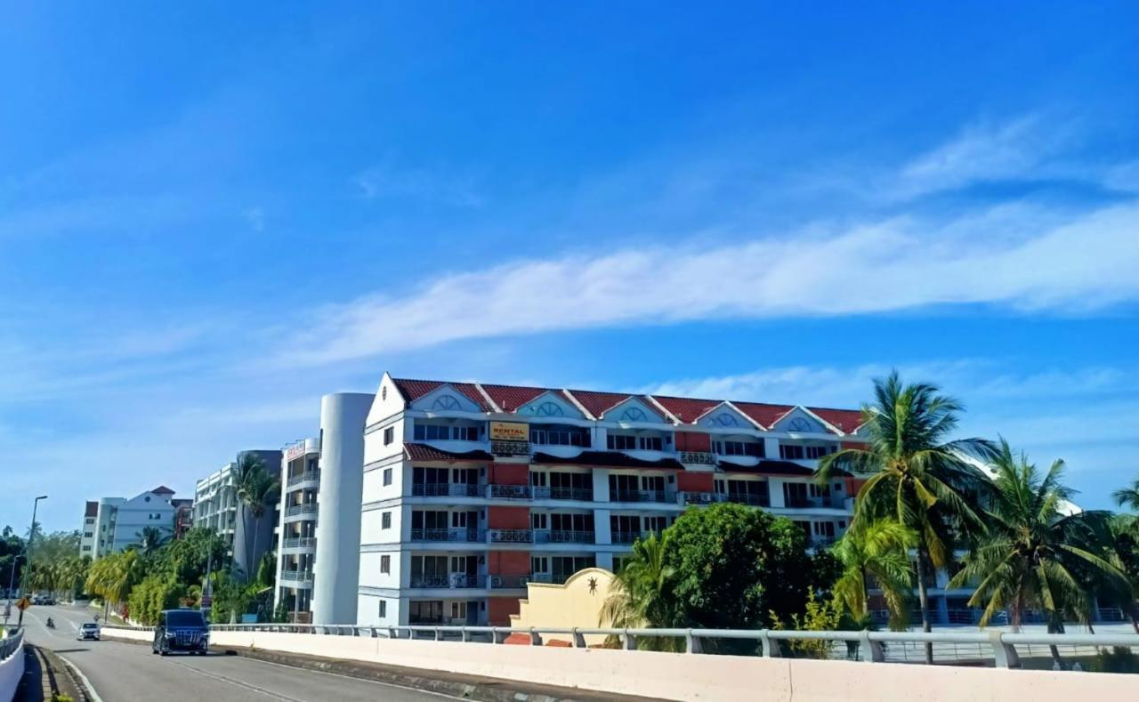 Perdana Serviced Apartment & Resorts Padang Mat Sirat Exteriör bild