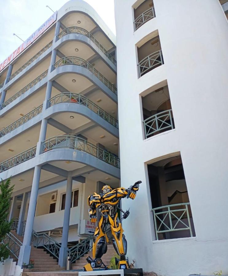 Perdana Serviced Apartment & Resorts Padang Mat Sirat Exteriör bild
