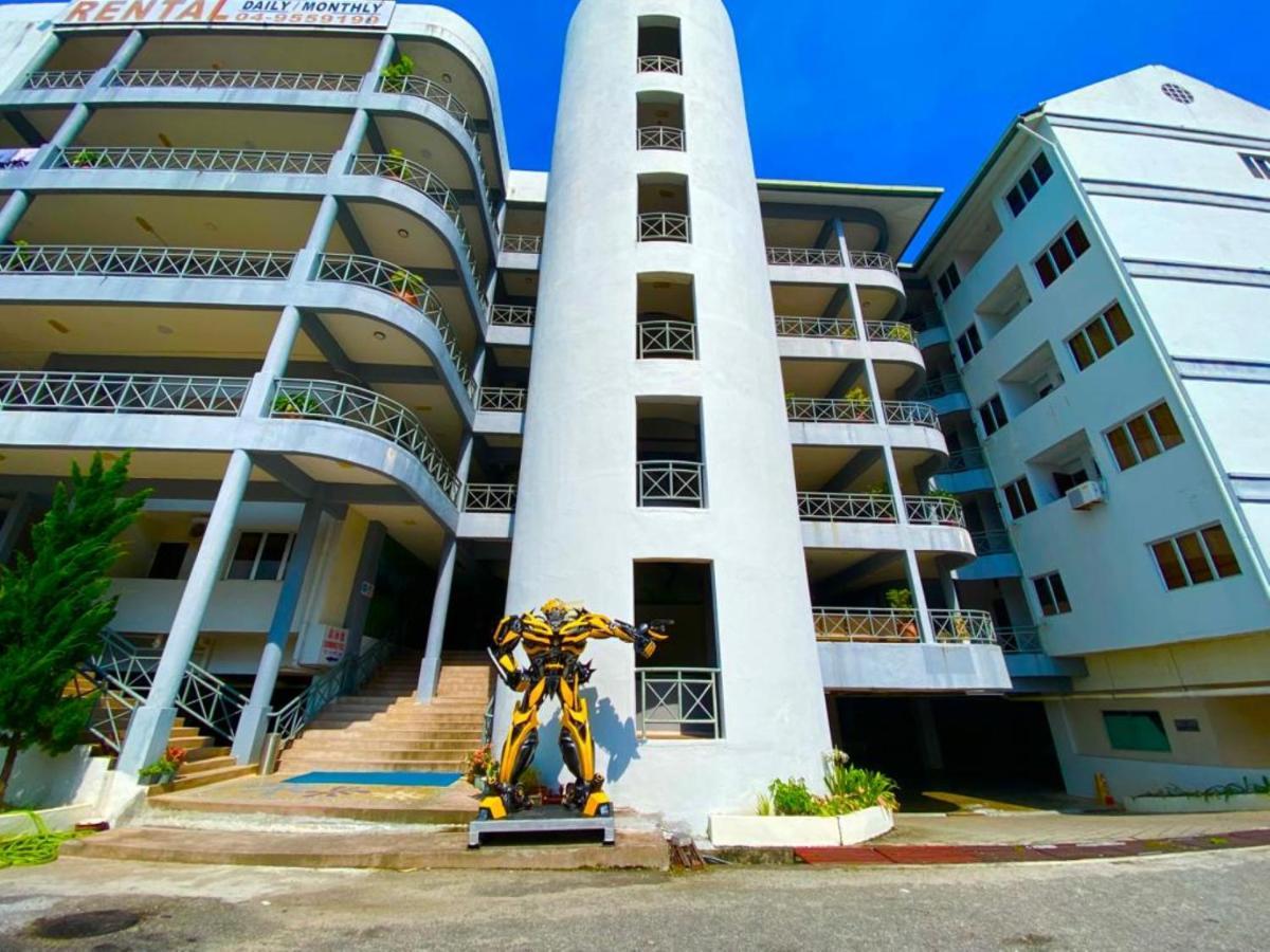 Perdana Serviced Apartment & Resorts Padang Mat Sirat Exteriör bild