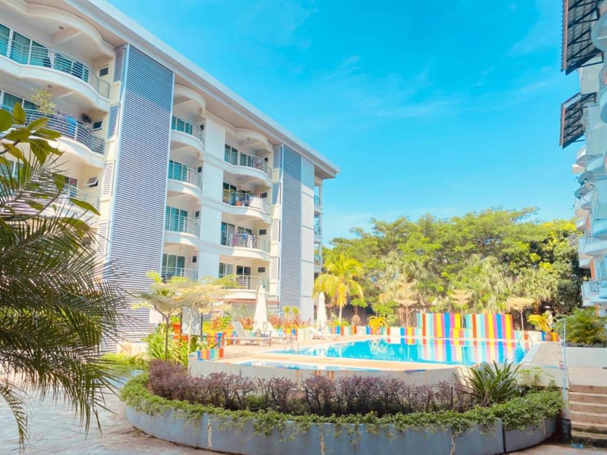 Perdana Serviced Apartment & Resorts Padang Mat Sirat Exteriör bild
