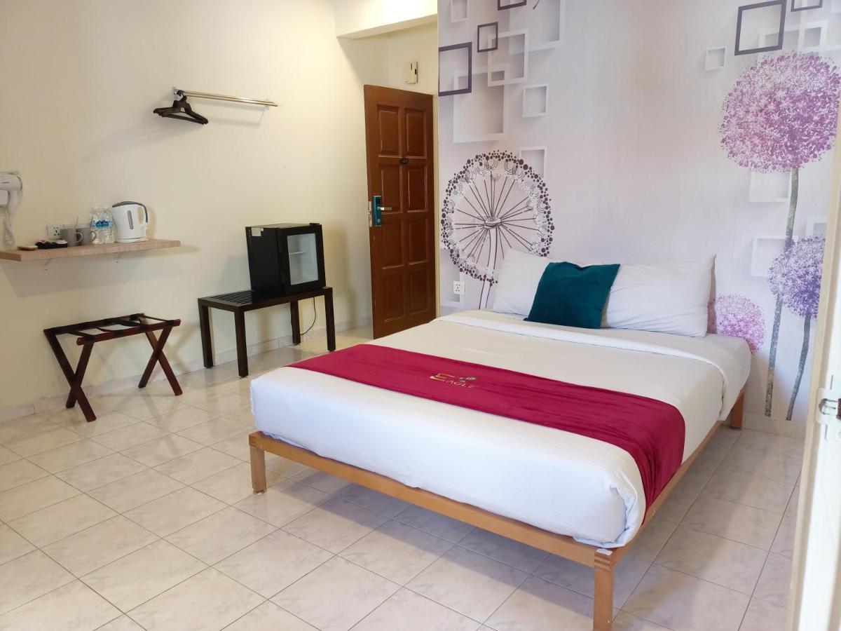 Perdana Serviced Apartment & Resorts Padang Mat Sirat Exteriör bild