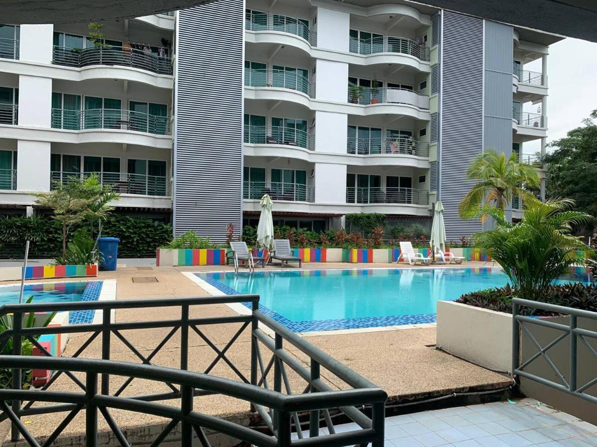 Perdana Serviced Apartment & Resorts Padang Mat Sirat Exteriör bild