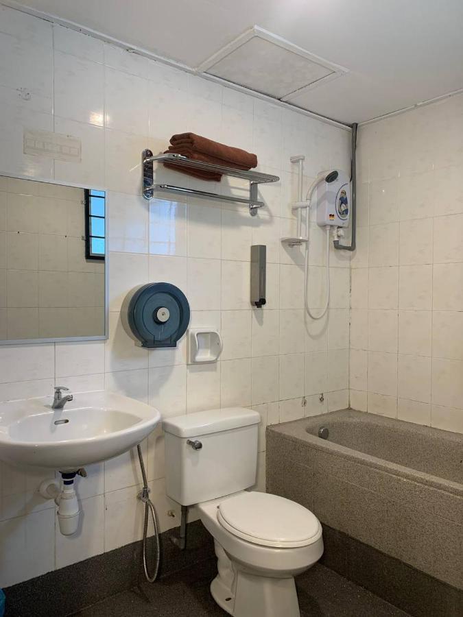 Perdana Serviced Apartment & Resorts Padang Mat Sirat Exteriör bild