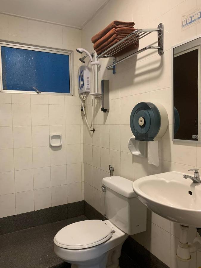 Perdana Serviced Apartment & Resorts Padang Mat Sirat Exteriör bild