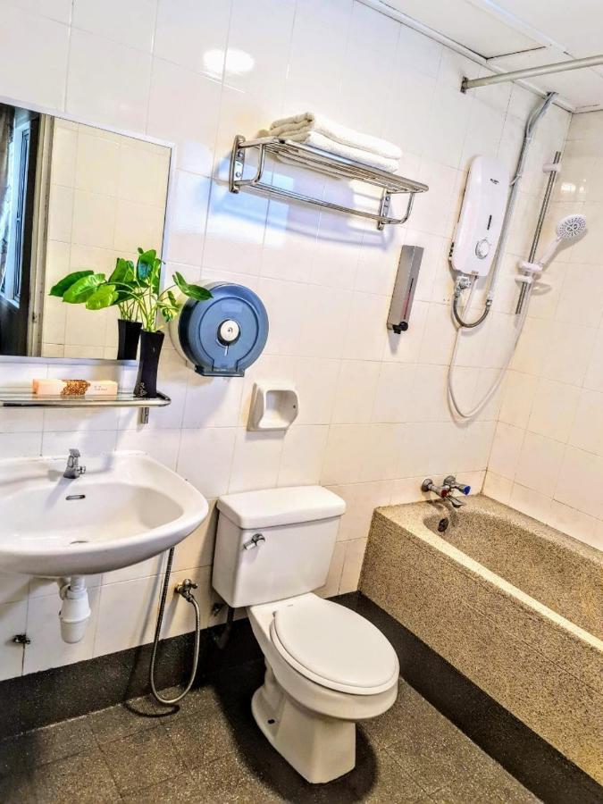 Perdana Serviced Apartment & Resorts Padang Mat Sirat Exteriör bild
