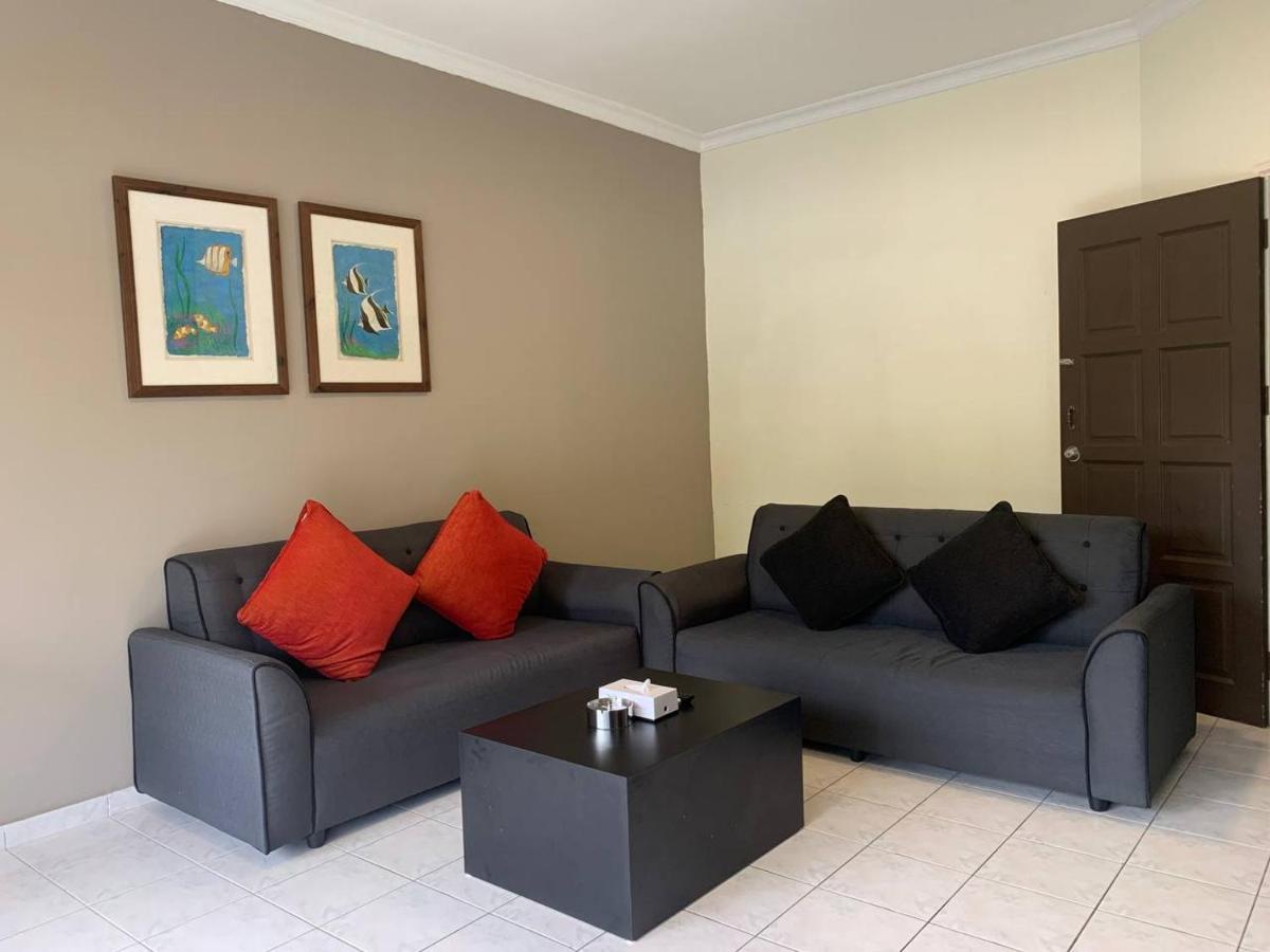 Perdana Serviced Apartment & Resorts Padang Mat Sirat Exteriör bild
