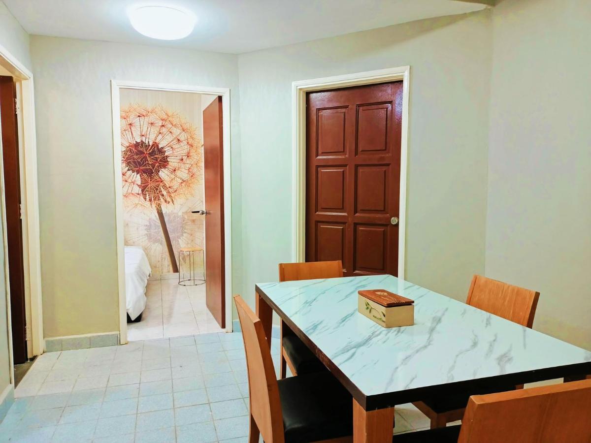 Perdana Serviced Apartment & Resorts Padang Mat Sirat Exteriör bild