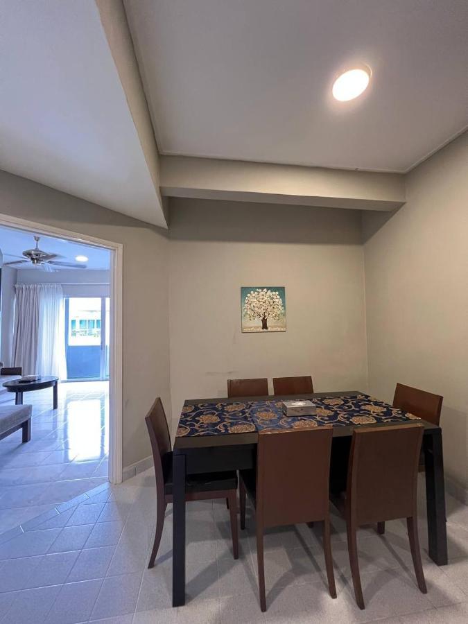 Perdana Serviced Apartment & Resorts Padang Mat Sirat Exteriör bild