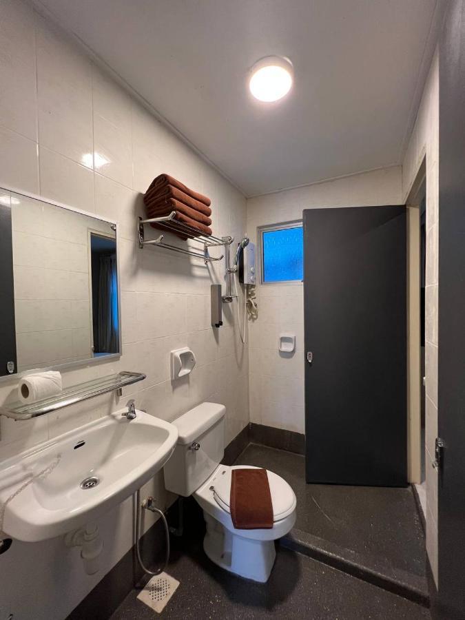 Perdana Serviced Apartment & Resorts Padang Mat Sirat Exteriör bild