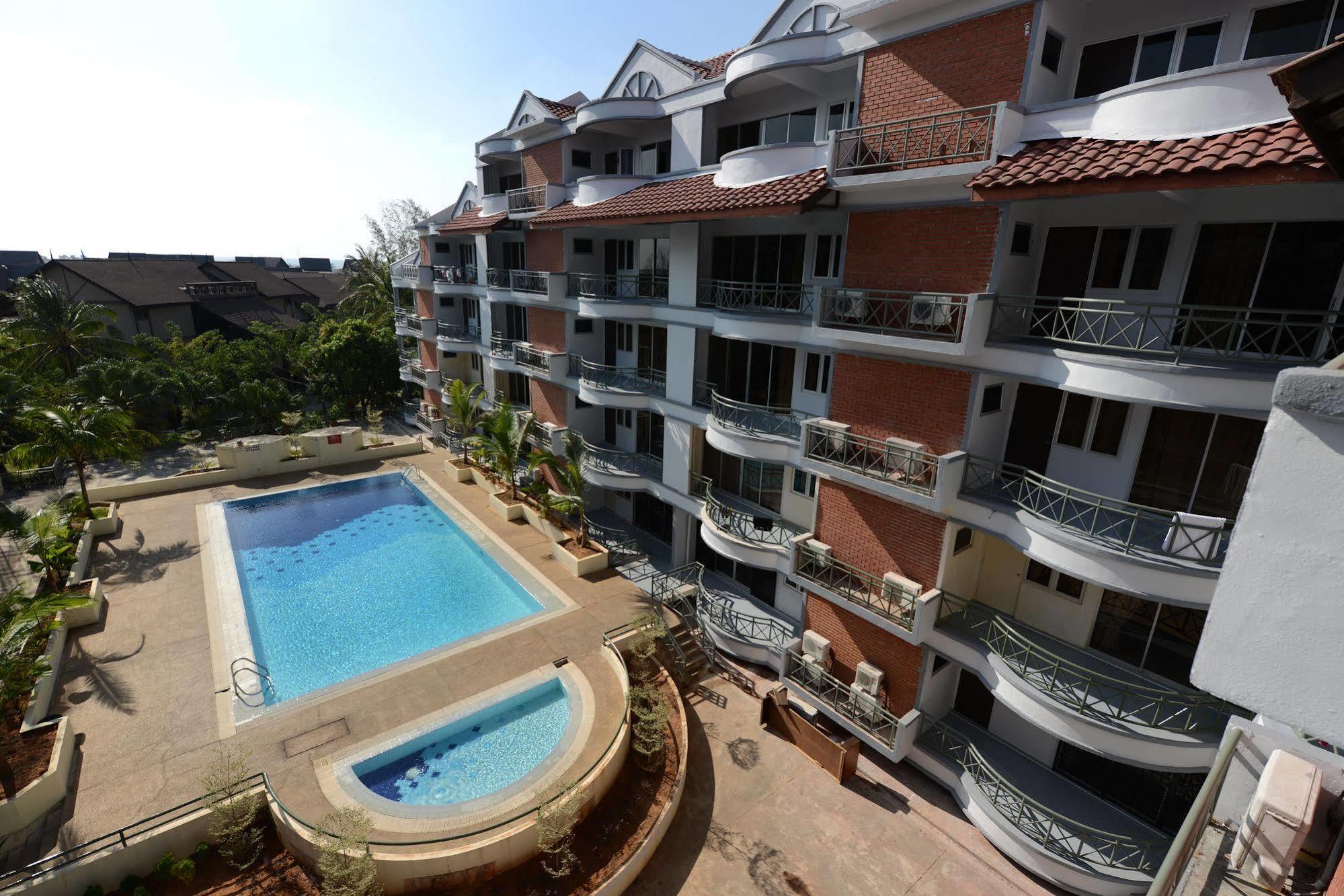 Perdana Serviced Apartment & Resorts Padang Mat Sirat Exteriör bild