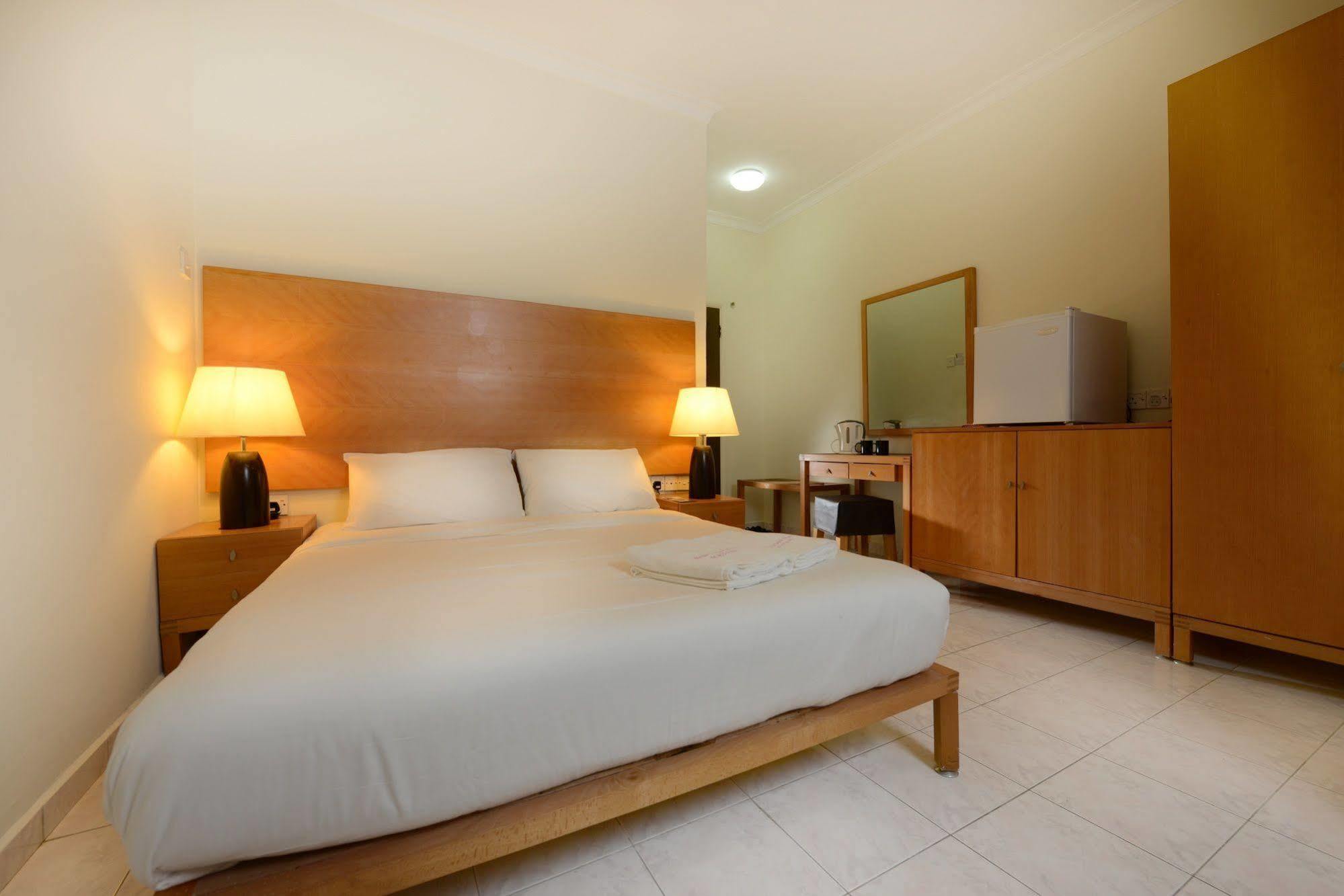 Perdana Serviced Apartment & Resorts Padang Mat Sirat Exteriör bild