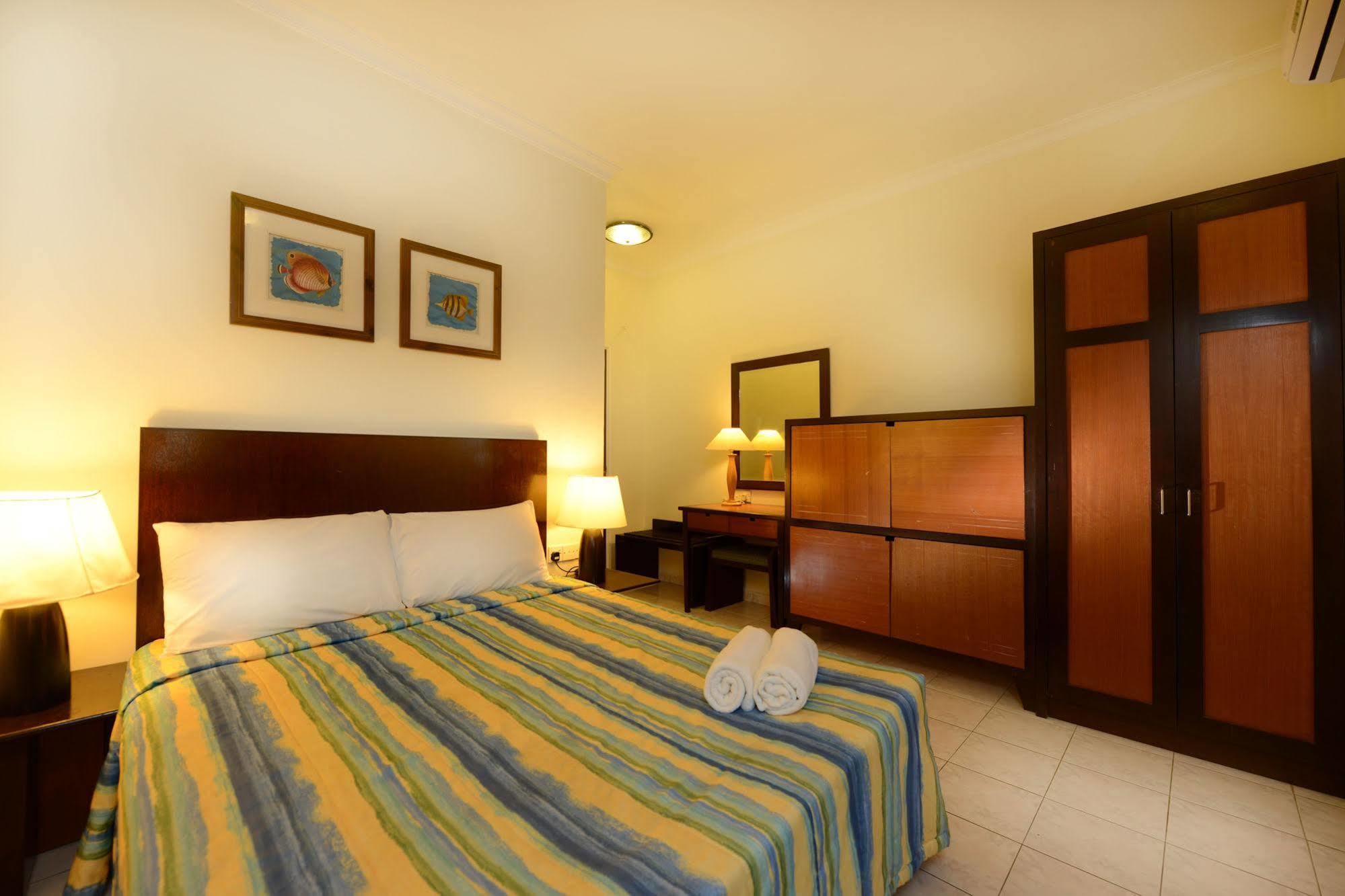 Perdana Serviced Apartment & Resorts Padang Mat Sirat Exteriör bild
