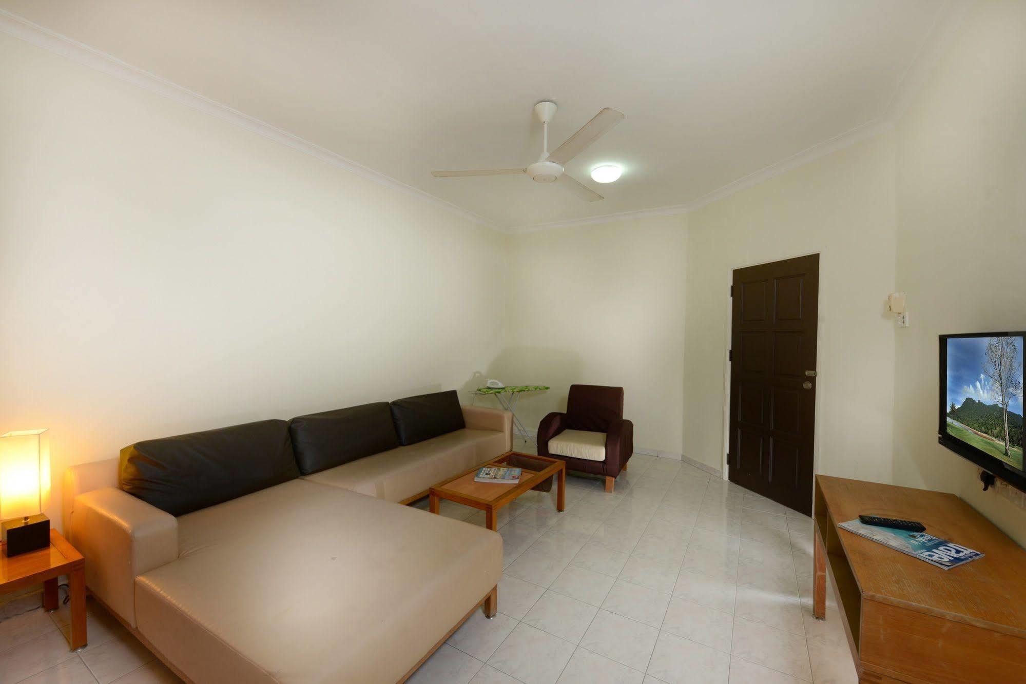 Perdana Serviced Apartment & Resorts Padang Mat Sirat Exteriör bild
