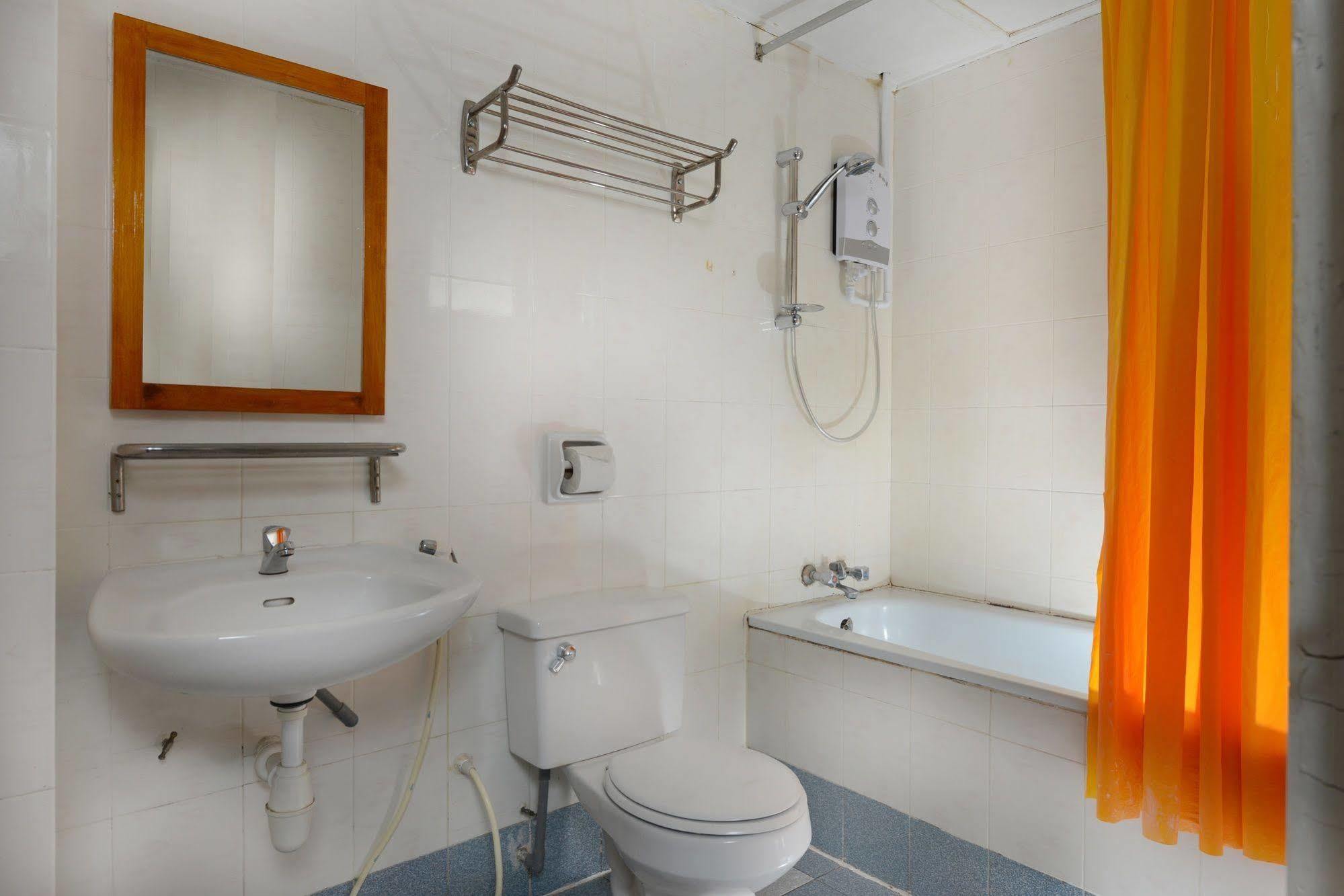 Perdana Serviced Apartment & Resorts Padang Mat Sirat Exteriör bild